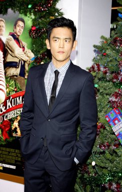 John Cho, 2 Kasım 2011 'de ABD' nin Hollywood kentindeki Grauman 's Chinese Theater' da düzenlenen 'A Very Harold & Kumar 3D Christmas' filminin Los Angeles galasında.