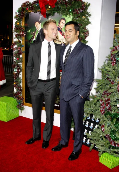 2011年11月2日 アメリカ ハリウッドのグラマン チャイニーズ シアターで開催された Veryハロルド クマール3Dクリスマス のロサンゼルス初演でニール パトリック ハリスとカル — ストック写真