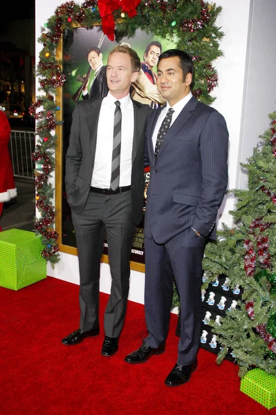 2011年11月2日 アメリカ ハリウッドのグラマン チャイニーズ シアターで開催された Veryハロルド クマール3Dクリスマス のロサンゼルス初演でニール パトリック ハリスとカル — ストック写真