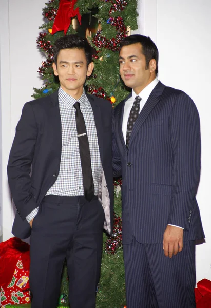 2011年11月2日 アメリカ ハリウッドのグラマン チャイニーズ シアターで開催された Veryハロルド クマール3Dクリスマス のロサンゼルス初演でジョン チョウとカル — ストック写真
