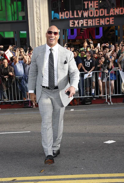 Dwayne Johnson出席了2015年5月26日在美国好莱坞Tcl中国剧场Imax举行的洛杉矶 San Andreas 首映式 — 图库照片