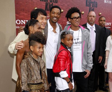 Jada Pinkett Smith, Will Smith, Jaden Smith, Jackie Chan, Trey Smith ve Willow Smith 7 Haziran 2010 'da ABD' nin Westwood kentindeki Mann Village Tiyatrosu 'nda düzenlenen' Karate Kid 'in Los Angeles galasında.