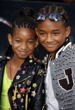 Willow Smith ve Jaden Smith, Los Angeles Alacakaranlık Efsanesi 'nin Los Angeles' taki galasında 24 Haziran 2010 'da Los Angeles, Los Angeles' taki Nokia Tiyatrosu 'nda düzenlenen 