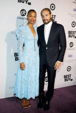 Zoe Saldana ve Marco Perego Saldana Eva Longoria Vakfı yemek töreni'nde Four Seasons Hotel Beverly Hills, ABD 8 Kasım 2018 düzenlenen.