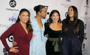 Eva Longoria, Zoe Saldana, Gina Rodriguez ve Rosario Dawson Eva Longoria Vakfı yemek töreni'nde Four Seasons Hotel Beverly Hills, ABD 8 Kasım 2018 düzenlenen.
