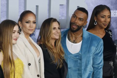 Lucy Paez, Jennifer Lopez, Niki Caro, Omari Hardwick ve Yvonne Senat Jones 10 Mayıs 2023 'te ABD' nin Westwood kentindeki Regency Tiyatrosu 'nda düzenlenen Netflix' in 'The Mother' filminin Los Angeles galasında.