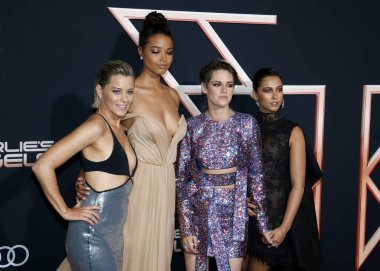 Elizabeth Banks, Ella Balinska, Kristen Stewart ve Naomi Scott 11 Kasım 2019 'da ABD' nin Westwood kentindeki Regency Village Theater 'da düzenlenen' Charlie 'nin Melekleri' nin Los Angeles galasında.