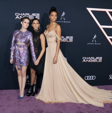 Ella Balinska, Kristen Stewart ve Naomi Scott 11 Kasım 2019 'da Usa' nın Westwood kentindeki Regency Village Theater 'da düzenlenen' Charlie 'nin Melekleri' galasında.