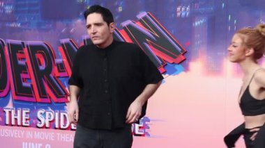 David Dastmalchian ve Evelyn Leigh, 30 Mayıs 2023 'te ABD' nin Westwood kentindeki Regency Village Theater 'da düzenlenen Örümcek Adam: Örümcek Ayetleri' nin galasında.