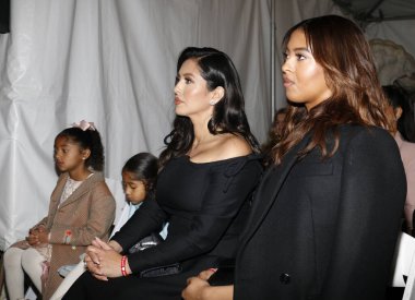 Vanessa Bryant, Natalia Diamante Bryant, Capri Kobe Bryant ve Bianka Bella Bryant, 15 Mart 2023 'te ABD' nin Hollywood kentindeki TCL Çin Tiyatrosu 'nda düzenlenen Kobe Bryant el ve ayak izi töreninde görülüyor..