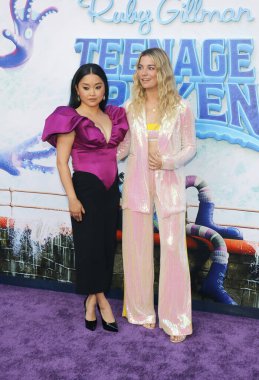 Lana Condor ve Annie Murphy, 28 Haziran 2023 'te ABD' nin Hollywood kentindeki TCL Çin Tiyatrosu 'nda düzenlenen' Ruby Gillman, Teenage Kraken 'galasında.