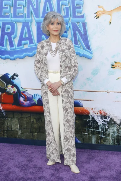 2023年6月28日に米国ハリウッドのTcl中国語劇場で開催された Ruby Gillman Teenage Kraken のロサンゼルス初演時のジェーン フォンダ — ストック写真