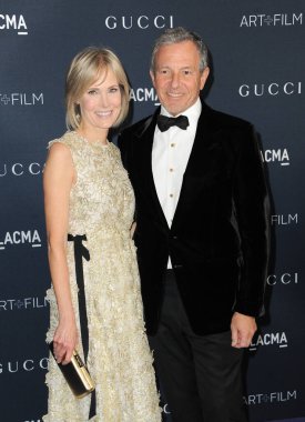 Willow Bay ve Bob Iger LACMA Sanat + Film Galasında 5 Kasım 2022 tarihinde Los Angeles 'taki Los Angeles County Sanat Müzesi' nde Gucci tarafından sunuldu..
