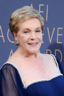 Julie Andrews, 9 Haziran 2022 'de ABD' nin Hollywood kentindeki Dolby Tiyatrosu 'nda düzenlenen 48. AFI Yaşam Boyu Başarı Ödülü' nde ödül aldı..
