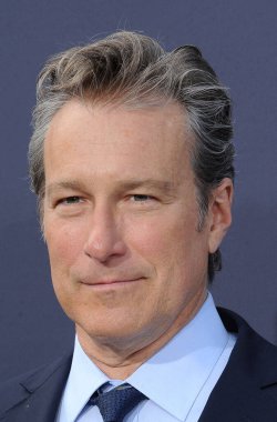John Corbett, 9 Haziran 2022 'de ABD' nin Hollywood kentindeki Dolby Tiyatrosu 'nda düzenlenen 48. AFI Yaşam Boyu Başarı Ödülü' nde Julie Andrews 'u onurlandırdı..