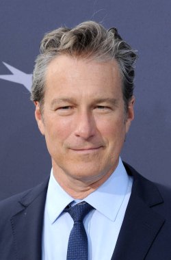 John Corbett, 9 Haziran 2022 'de ABD' nin Hollywood kentindeki Dolby Tiyatrosu 'nda düzenlenen 48. AFI Yaşam Boyu Başarı Ödülü' nde Julie Andrews 'u onurlandırdı..