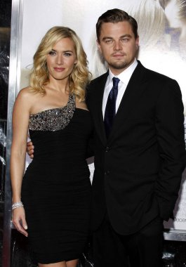 Kate Winslet ve Leonardo DiCaprio, 15 Aralık 2008 'de ABD' nin Westwood kentindeki Mann Village Tiyatrosu 'nda düzenlenen' Revolutionary Road 'un Los Angeles galasında.