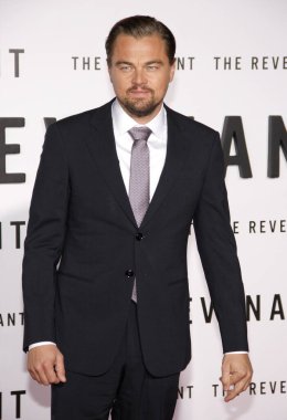 HOLYWOOD, CA - Leonardo DiCaprio 16 Aralık 2015 'te ABD' nin Hollywood kentindeki TCL Çin Tiyatrosu 'nda düzenlenen' Hortlak 'ın Los Angeles galasında.