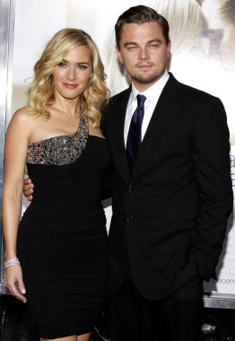 Kate Winslet ve Leonardo DiCaprio, 15 Aralık 2008 'de ABD' nin Westwood kentindeki Mann Village Tiyatrosu 'nda düzenlenen' Revolutionary Road 'un Los Angeles galasında.