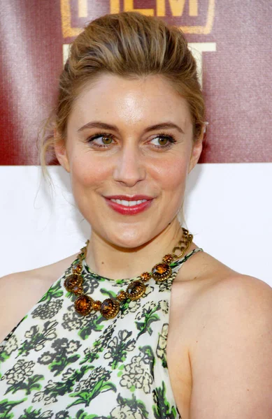 Greta Gerwig, 14 Haziran 2012 'de ABD' nin Los Angeles şehrindeki Regal Cinemas L.A. LIVE Stadyumu 'nda düzenlenen' To Rome With Love 'filminin 2012 Los Angeles Film Festivali galasında.