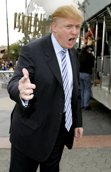 唐纳德 特朗普 Donald Trump 在2006年3月10日于加州好莱坞环球影城举行的第六季选角搜索学徒 — 图库照片
