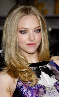 Amanda Seyfried, 20 Ekim 2011 'de ABD' nin Westwood kentindeki Regency Village Theatre 'da düzenlenen' In Time 'ın Los Angeles galasında.