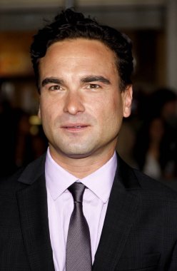 Johnny Galecki, 20 Ekim 2011 'de ABD' nin Westwood kentindeki Regency Village Theatre 'da düzenlenen' In Time 'ın Los Angeles galasında.