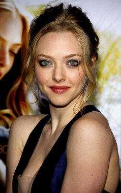 Amanda Seyfried, 1 Şubat 2010 'da ABD' nin Hollywood kentindeki Grauman 'ın Çin Tiyatrosu' nda düzenlenen 'Sevgili John' filminin Los Angeles galasında.