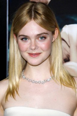 Elle Fanning, 9 Ocak 2017 'de ABD' nin Hollywood kentindeki TCL Çin Tiyatrosu 'nda düzenlenen' Live By Night 'galasında.