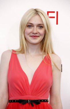 Dakota Fanning, 7 Haziran 2012 'de ABD' nin Los Angeles kentindeki Sony Stüdyoları 'nda düzenlenen Shirley MacLaine onuruna düzenlenen 40. AFI Yaşam Başarı Ödülü' nde.
