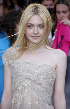 Dakota Fanning 'Alacakaranlık Efsanesi: Eclipse' in Los Angeles galasında 24 Haziran 2010 'da Los Angeles, Los Angeles' taki Nokia Tiyatrosu 'nda gerçekleştirildi..