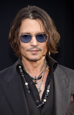 Johnny Depp, 7 Mayıs 2012 'de Hollywood' daki Grauman 'ın Çin Tiyatrosu' nda düzenlenen Dark Shadows 'un Los Angeles galasında