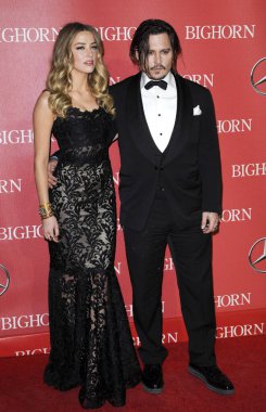 Amber Heard ve Johnny Depp Palm Springs Uluslararası Film Festivali 'nde 2 Ocak 2016' da Palm Springs Kongre Merkezi 'nde düzenlenen 27.. 