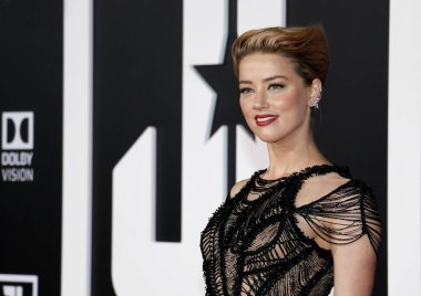 Amber Heard, 13 Kasım 2017 'de ABD' nin Hollywood kentindeki Dolby Tiyatrosu 'nda düzenlenen Adalet Ligi' nin dünya prömiyerinde. 