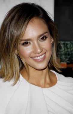 Jessica Alba yemeğinde bağımsız okul İttifak için azınlık işleri etkisi Ödülleri Four Seasons Hotel Beverly Hills 17 Mart 2015 düzenlenen.