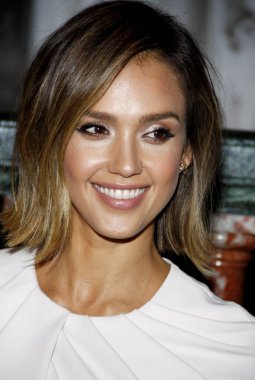 Jessica Alba yemeğinde bağımsız okul İttifak için azınlık işleri etkisi Ödülleri Four Seasons Hotel Beverly Hills 17 Mart 2015 düzenlenen.