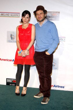 Elaine Cassidy ve David Lord, 23 Şubat 2012 'de ABD' nin Los Angeles kentindeki Bad Robot 'ta düzenlenen 