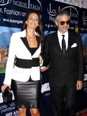 Veronica Berti ve Andrea Bocelli, 1 Mart 2010 'da Hollywood' daki Grauman 's Chinese Theater' da yapılan 'Andrea Bocelli The Story Behind the Voice' filminin Los Angeles galasında.