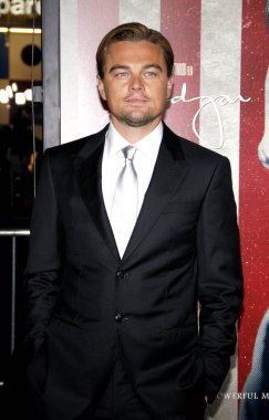 Leonardo DiCaprio, 3 Kasım 2011 'de ABD' nin Kaliforniya eyaletinin Hollywood kentindeki Grauman 'ın Çin Tiyatrosu' nda düzenlenen AFI Fest 2011 Dünya Açılış Gecesi Galası 'nda 