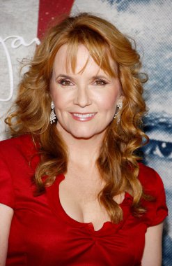 Lea Thompson, 3 Kasım 2011 'de ABD' nin Kaliforniya eyaletindeki Grauman 's Chinese Theater' da düzenlenen AFI Fest 2011 açılış gecesi 