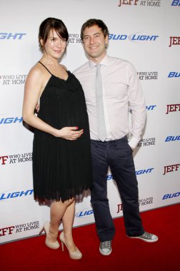 Mark Duplass ve Katie Aselton, 7 Mart 2012 'de ABD' nin Los Angeles kentindeki DGA Tiyatrosu 'nda düzenlenen' Jeff, Who Lives at Home 'prömiyerinde.