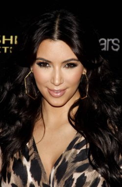 Kardashian Koleksiyon Fırlatma Partisi 'nde Kim Kardashian 17 Ağustos 2011' de Hollywood 'daki Koloni' de düzenlendi..