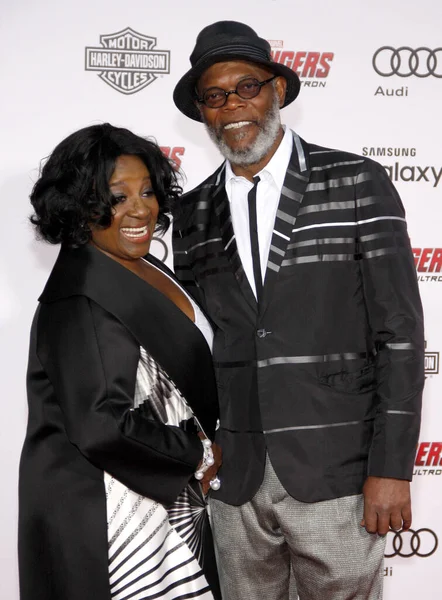 Samuel L. Jackson ve LaTanya Richardson, 13 Nisan 2015 'te ABD' nin Hollywood kentindeki Dolby Tiyatrosu 'nda düzenlenen Marvel' ın Yenilmezler: Age of Ultron 'un dünya prömiyerinde.