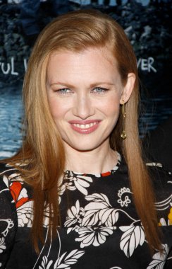 Mireille Enos, 26 Mart 2012 'de ABD' nin Hollywood kentindeki ArcLight Sineması 'nda Los Angeles 2.