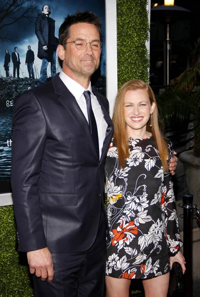 Billy Campbell ve Mireille Enos, 26 Mart 2012 'de ABD' nin Hollywood kentindeki Arclight Cinemas 'ta Los Angeles 2.