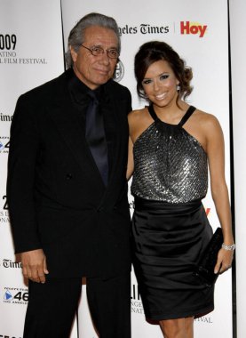 Edward James Olmos ve Eva Longoria, 11 Ekim 2009 'da ABD' nin Hollywood kentinde Grauman 'ın Çin Tiyatrosu' nda düzenlenen 13..