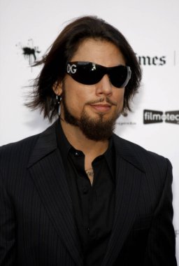 Dave Navarro, 11 Ekim 2009 'da ABD' nin Hollywood kentindeki Grauman 'ın Çin Tiyatrosu' nda düzenlenen 13. Geleneksel Los Angeles Latin Film Festivali açılış galasında.