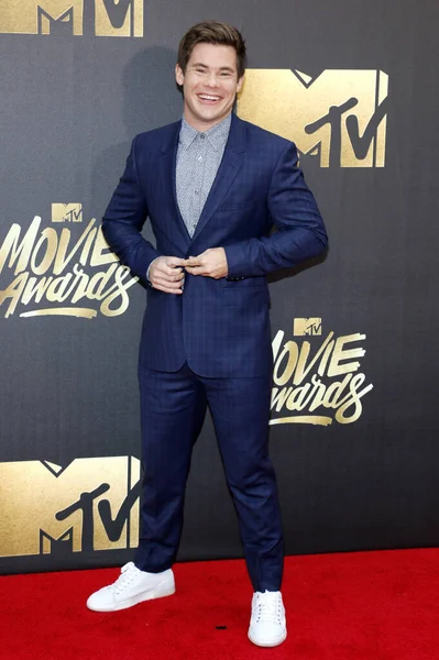 Adam Devine Mtv Movie Awards 2016 Realizado Warner Bros Studios — Fotografia de Stock