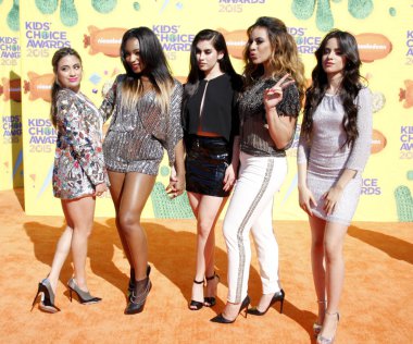 28 Mart 2015 'te Inglewood, ABD' de düzenlenen 2015 Nickelodeon Çocuk Seçimi Ödülleri 'nde Ally Brooke, Normani Kordei, Lauren Jauregui, Dinah-Jane Hansen ve Camila Cabello.