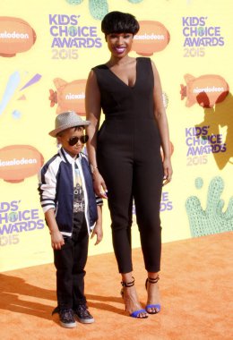 Jennifer Hudson ve David Daniel Otunga Jr., 28 Mart 2015 tarihinde Inglewood, ABD 'de düzenlenen 2015 Nickelodeon Çocuk Seçimi Ödülleri' nde.